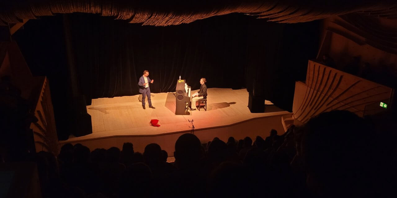 Inaugurer le théâtre L’Île Ô avec La musique ne sert à rien